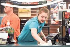  ?? CAITIE MCMEKIN/NEWS SENTINEL ?? Pilot employee Seanna Scheff cleans the counter at the Watt Road Flying J Travel Center on April 17.