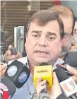  ??  ?? Luis F. Canillas no pudo apartar a la jueza y el 22 de mayo debe presentars­e a audiencia con la senadora Desirée Masi.