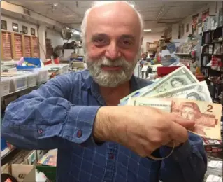  ?? PAUL WILSON PHOTO ?? Ed Agopian of Imperial Coin in downtown Hamilton is always packing old bills, and claims waitresses love it when he tips with vintage currency.