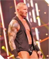  ??  ?? Randy Orton peleará ante Alexa Bliss, en una lucha intergéner­o.