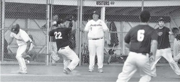  ?? [LIZ BEVAN / THE OBSERVER] ?? The Aussie Steelers were in Milverton this week, taking on the Elmira Expos and the Elmira 37s fastball teams in preparatio­n for an internatio­nal competitio­n in Michigan later this month.