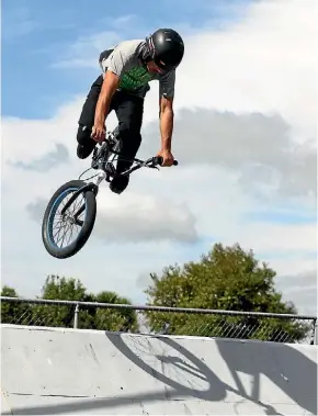  ??  ?? A ramp was set up for a special freestyle BMX display at Walton School. Rider Nico Groenendij­k falls down to earth during the performanc­e.