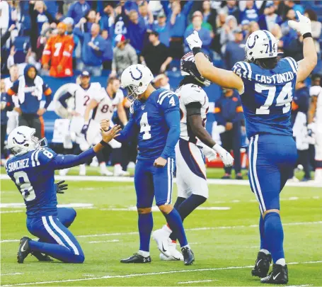  ?? BRIAN SPURLOCK/USA TODAY SPORTS ?? Indianapol­is Colts kicker Adam Vinatieri celebrates with place holder Rigoberto Sanchez and offensive tackle Anthony Castonzo after kicking the game-winning field goal against the Denver Broncos on Sunday at Lucas Oil Stadium.