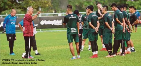  ?? Wakil bekas pemain TFC ?? PEMAIN TFC menjalani sesi latihan di Padang Kompleks Sukan Negeri Gong Badak. Ada pemain tidak mendapat 20 peratus baki gaji itu”