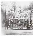  ?? FOTO: STADTARCHI­V ?? Preisgekrö­nter Rosenmonta­gswagen um 1900