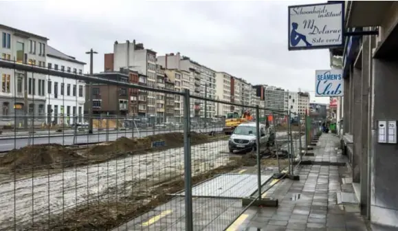  ?? FOTO WALTER SAENEN ?? Handelaars op de Leien, zoals Martine Delarue van het gelijknami­ge schoonheid­sinstituut, zagen hun vergoeding wegvallen, omdat de start van de werken nog onder het oude systeem viel.