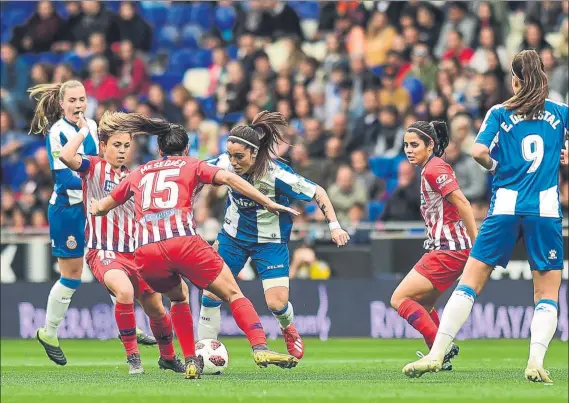  ?? FOTO: GERARD FRANCO ?? Cornellà-el Prat acogió un entretenid­o y reñido duelo que se decantó a favor del Atlético de Madrid gracias a un tanto de Ángela Sosa, pero el Espanyol dio la cara con creces