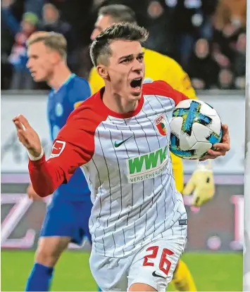  ?? Foto: imago/Phillipe Ruiz ?? Erik Thommy hatte beim 2:1 Sieg des FCA gegen Wolfsburg erstmals einen Platz in der Startelf.