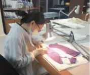  ?? ?? Experts at China National Silk Museum restore ancient silk fabrics.