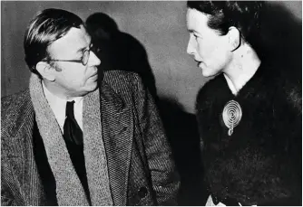  ??  ?? Jean-Paul Sartre et Simone de Beauvoir, photograph­iés ici en 1945.