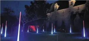  ?? | PHOTO : OUEST-FRANCE ?? Dans le jardin de l’abbaye de Beauport, le dispositif lumineux de l’Atelier Ohm.