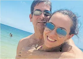  ?? ?? Felices. La última foto de Pecci y su esposa Claudia Aguilera en Barú.