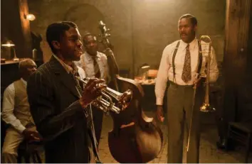  ??  ?? Chadwick Boseman (links) verkörpert in «Ma Rainey’s Black Bottom» den Trompeter Levee.