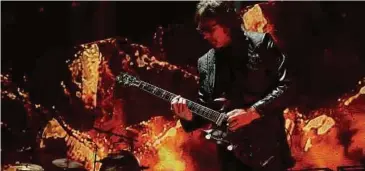  ??  ?? ANTARA pemain gitar paling dihormati dalam arena
muzik rock.