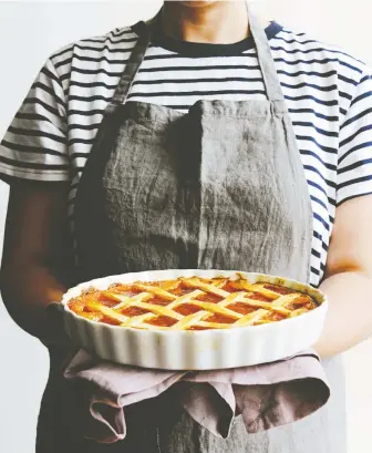  ?? PHOTOS: LAUREN BAMFORD ?? Emiko Davies's crostata di marmellata features a fresh apricot jam in flaky pastry.