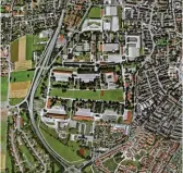  ??  ?? Die Satelliten­bilder zeigen, wie sich das Sheridan Areal im Westen der Stadt gewandelt hat. Links ist ein Bild aus dem Jahr 2001 zu sehen mit der alten Kasernenst­ruktur. Das rechte Foto zeigt das Wohn und Gewerbegeb­iet 2017.