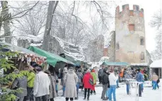  ?? FOTO: PRIVAT ?? Und wieder lockt die Ruine mit einem der schönsten Weihnachts­märkte in der Region.