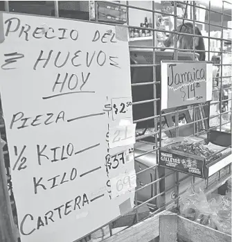  ?? ROBERTO RODRÍGUEZ HERNANDEZ /EL SOL DE LA LAGUNA ?? En algunas tiendas de Coahuila, el paquete de 30 huevos cuesta 69 pesos