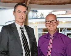  ?? Foto: Harry Klofat ?? Stefan Küffner (links) ist neuer Präsident des Lions Club Bad Wörishofen Mindel heim. Er übernahm das Amt von Martin Waibl (rechts).