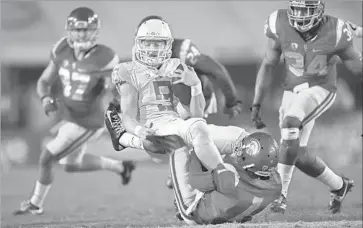  ?? Robert Gauthier Los Angeles Times ?? THE TROJANS kept Oregon’s offense in check all night. Here, linebacker Jack Jones sacks Dakota Prukop.