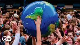  ??  ?? Ordinary citizens around the world are increasing­ly making their voices heard in the climate debate