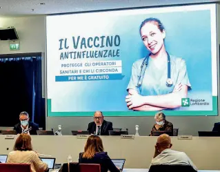  ??  ?? Esperti La conferenza di presentazi­one del piano vaccinale contro l’influenza ieri in Regione