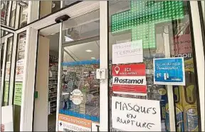  ??  ?? Les pharmacies ont été dévalisées de leurs masques de protection.