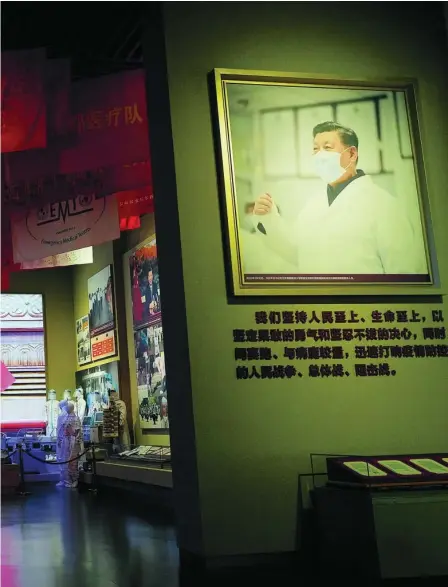  ?? ?? El líder chino, Xi Jinping, en una pantalla de un museo de Pekín