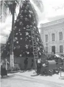  ?? NAVIDAD. ?? El trineo y el árbol se encenderán esta noche como parte de la programaci­ón.