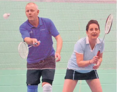  ?? Hesketh Bank’s Mark Elliott and Vicky Andrews - Southport Badminton League ??