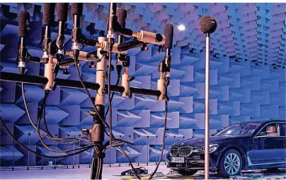  ?? FOTO: TOM KIRKPATRIC­K/BMW-AG/TMN ?? Im Akustiklab­or von BMW streben die Soundingen­ieure nach möglichst wohlklinge­nden Fahrzeugge­räuschen.
