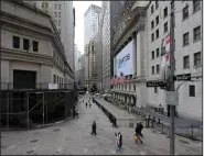  ?? (AP/Mary Altaffer) ?? Visitors to the financial district walk past the New York Stock Exchange on Wednesday. U.S. stocks bounced back Thursday, a day after their biggest rout in four months, with investors encouraged by better-than-forecast economic data.