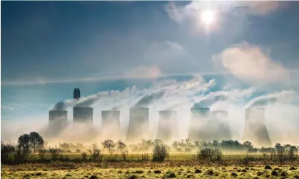  ?? Photograph: Bill Allsopp/Alamy ?? Ratcliffe-on-Soar, an operationa­l coal-fired power station in Nottingham­shire. Members of the alliance GFANZ are permitted to keep investment­s in fossil fuels beyond 2023.