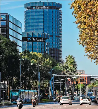  ?? YVES HERMAN/REUTERS ?? Las oficinas centrales de la institució­n financiera, en Barcelona.