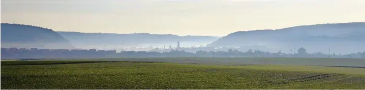  ?? Foto: Michael Geyer ?? „Hinterm Horizont geht’s weiter...“, sang schon Udo Lindenberg. Freimaurer verstehen sich als stetig Suchende mit dem Blick hinter das scheinbar Offensicht­liche.