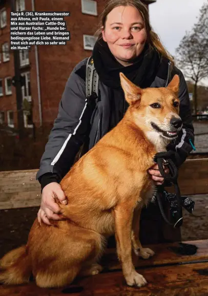  ??  ?? Tanja R. (36), Krankensch­wester aus Altona, mit Paula, einem Mix aus Australian Cattle-Dog und Harzer Fuchs: „Hunde bereichern das Leben und bringen bedingungs­lose Liebe. Niemand freut sich auf dich so sehr wie ein Hund.“