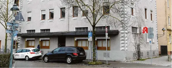  ?? Foto: Silvio Wyszengrad ?? In diese ehemalige Apotheke in der Branderstr­aße 60 soll der Süchtigen Treff einziehen. Der Treff liegt gerade mal 50 Meter vom Oberhauser Bahnhof entfernt.