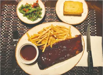  ?? PHOTOS: PETER HUM ?? Pork side ribs and cornbread from Meatings, with fries and green bean salad