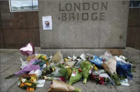  ?? ALASTAIR GRANT — THE ASSOCIATED PRESS ?? A floral tribute in the London Bridge area following Saturday’s attack in London, Monday. Police arrested several people and are widening their investigat­ion after a series of attacks described as terrorism killed several people and injured more than...