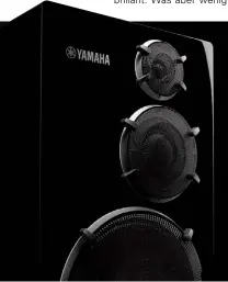  ??  ?? SCHUTZ: Yamaha liefert die passenden Abdeckgitt­er für die Membranen mit.