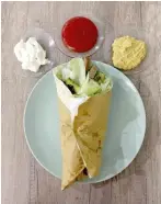  ??  ?? Il Grinbab di ‘O Grin (Napoli) è un kebab 100% vegano a base di piadina all’olio d’oliva, seitan, insalata verde e maionese di riso.