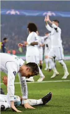  ??  ?? Casemiro (drunter) und Cristiano Ronaldo (drüber) erzielten die beiden Treffer für Real Madrid AFP