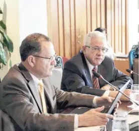  ?? CRISTINA SOLÍS ?? El gerente del Banco Central, Eduardo Prado (izquierda), y el presidente de la entidad, Olivier Castro, hablan sobre el Programa.
