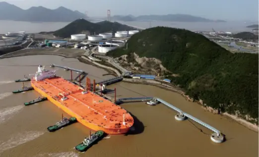  ??  ?? A Singaporea­n oil tanker anchors at a crude oil terminal in Zhoushan, Zhejiang Province in east China, on February 11, 2018