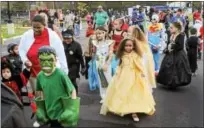  ?? JOHN STRICKLER — MERCURY FILE PHOTO ?? Costumed kids and parents paraded around the Manatawny Green Miniature Golf parking lot last year during the Pottstown Parks and Recreation’s costume contest held after the cancellati­on of the Halloween Parade.