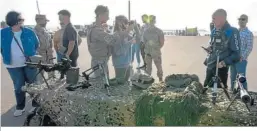  ?? ?? Cientos de personas se dieron cita en la mañana de ayer para conocer el interior de la Base de Rota.