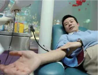  ??  ?? A man donates blood at a hospital in Shanghai, February 11, 2018