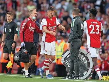  ?? GETTY ?? Trotz Innenbandr­iss im Knie muss Granit Xhaka nicht operiert werden.