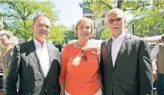  ?? FOTO: ANJA TINTER ?? Gut gelaunt beim musikalisc­hen Frühschopp­en (v.l.): Martin Flecken, Henriette Wouters-Schumbeck und Udo Bolz.