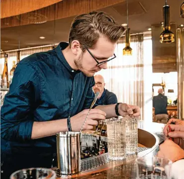  ?? FOTO: CURT FEHSE ?? Barkeeper Curt Fehse aus Jena ist dieses Jahr wieder nach Thüringen gezogen.